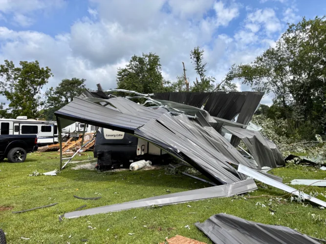 3 twisters on ground in region at same time, National Weather Service says